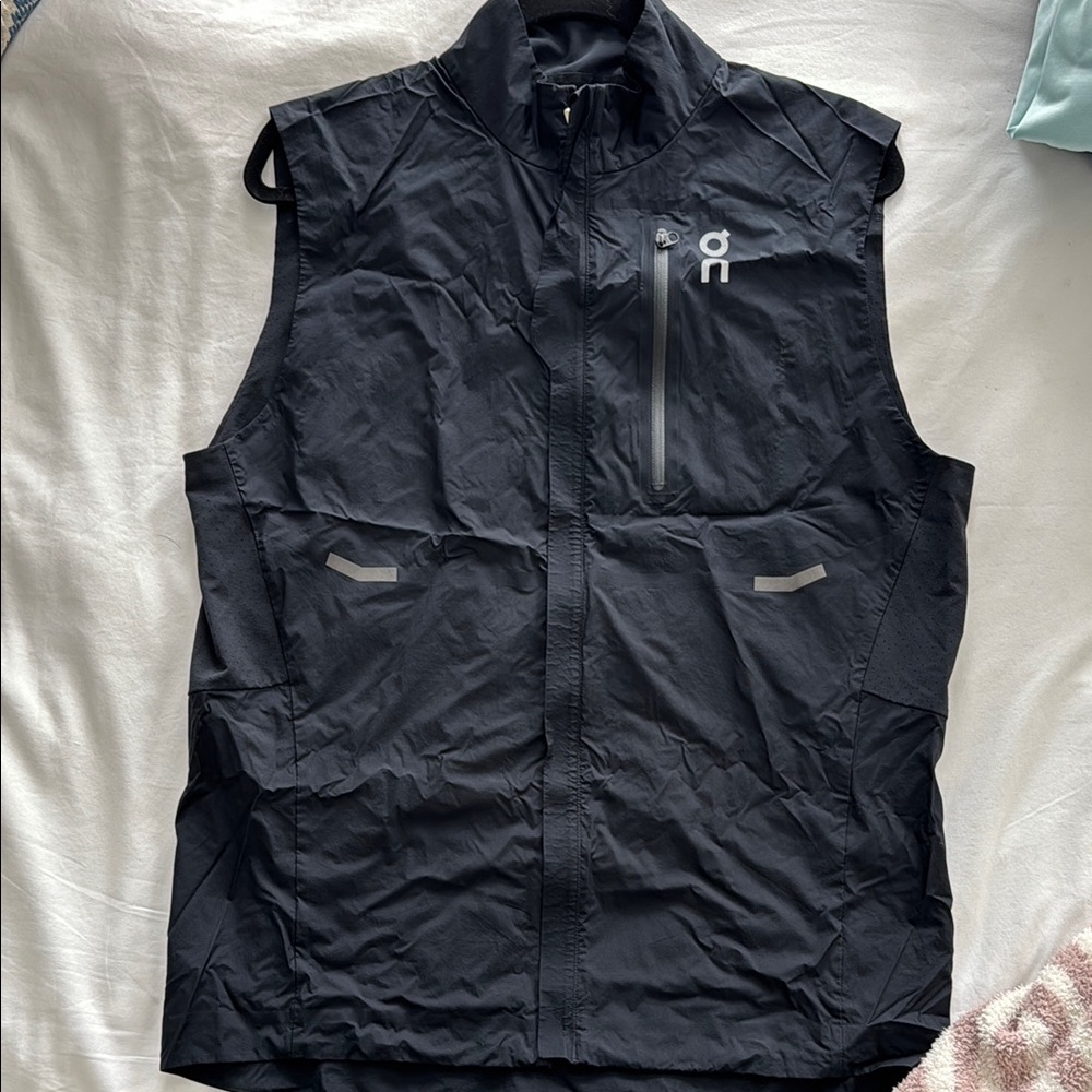On Running Black Sleeveless Vest with Stand-Up Collar